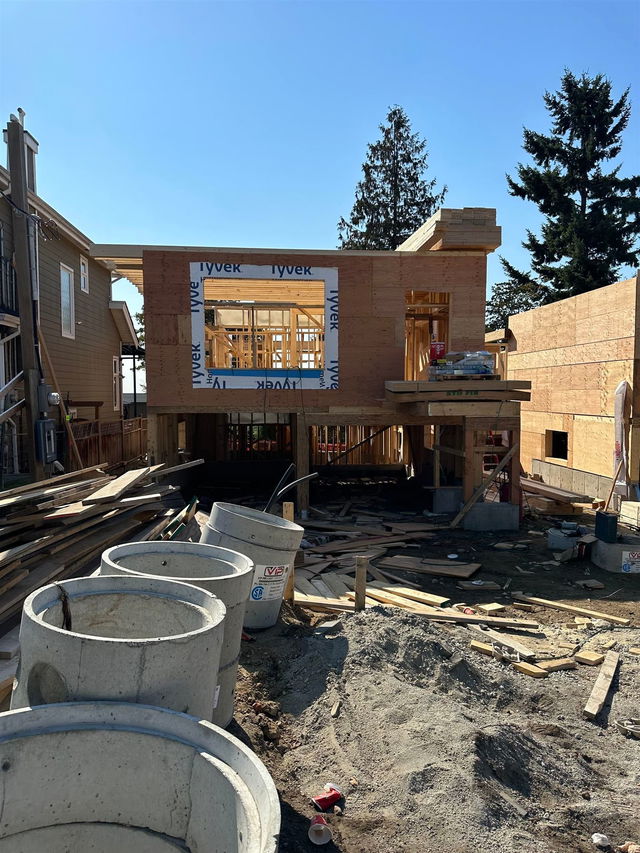 758 A 60 Avenue