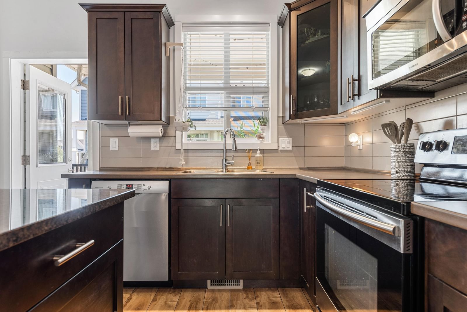 Listing Image 15