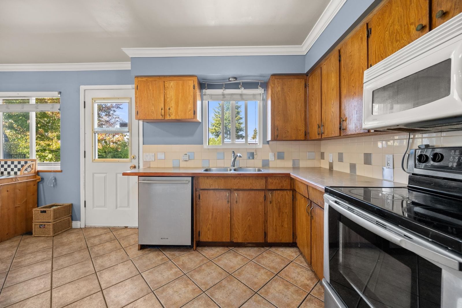 Listing Image 8