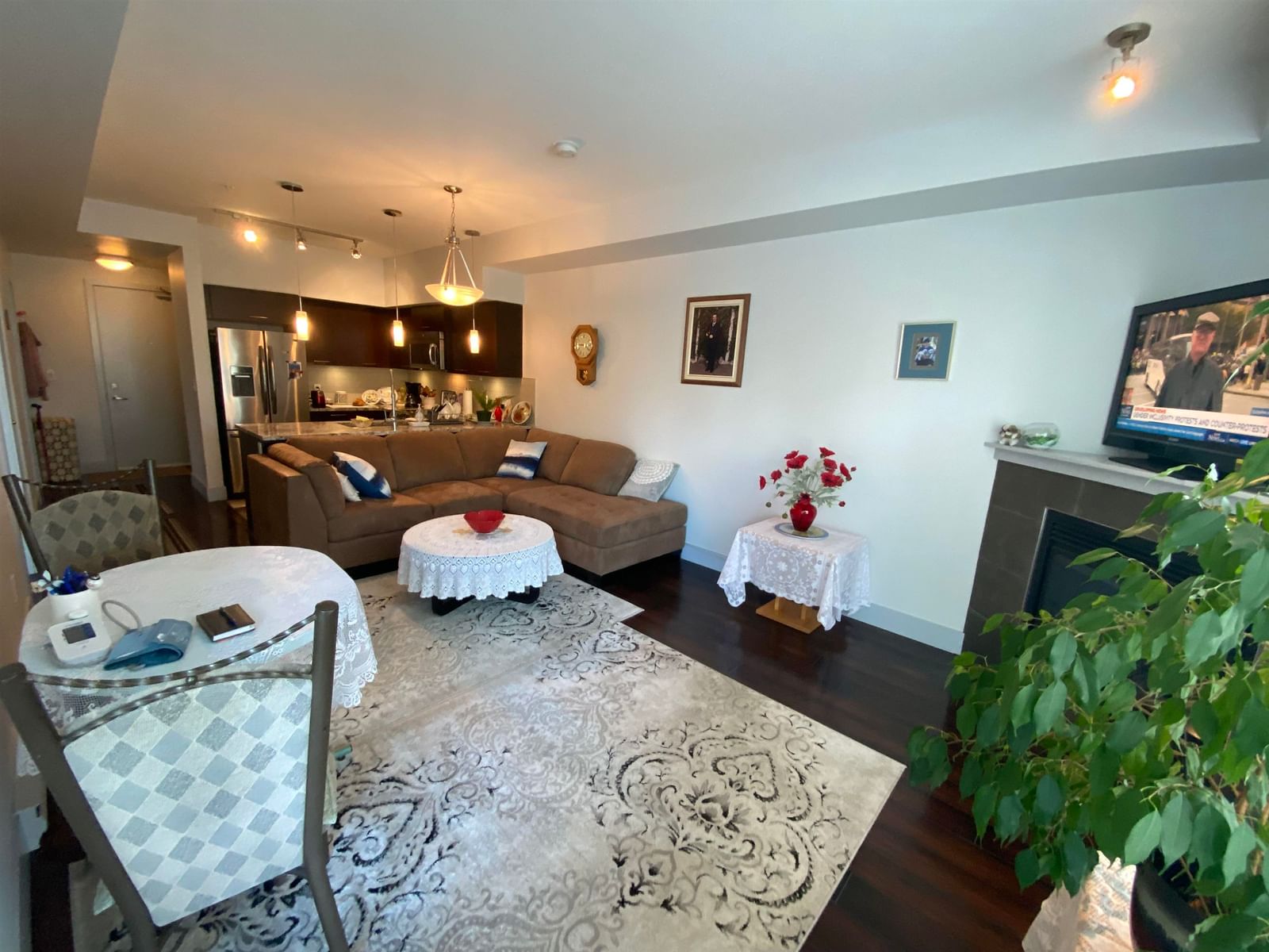 Listing Image 5