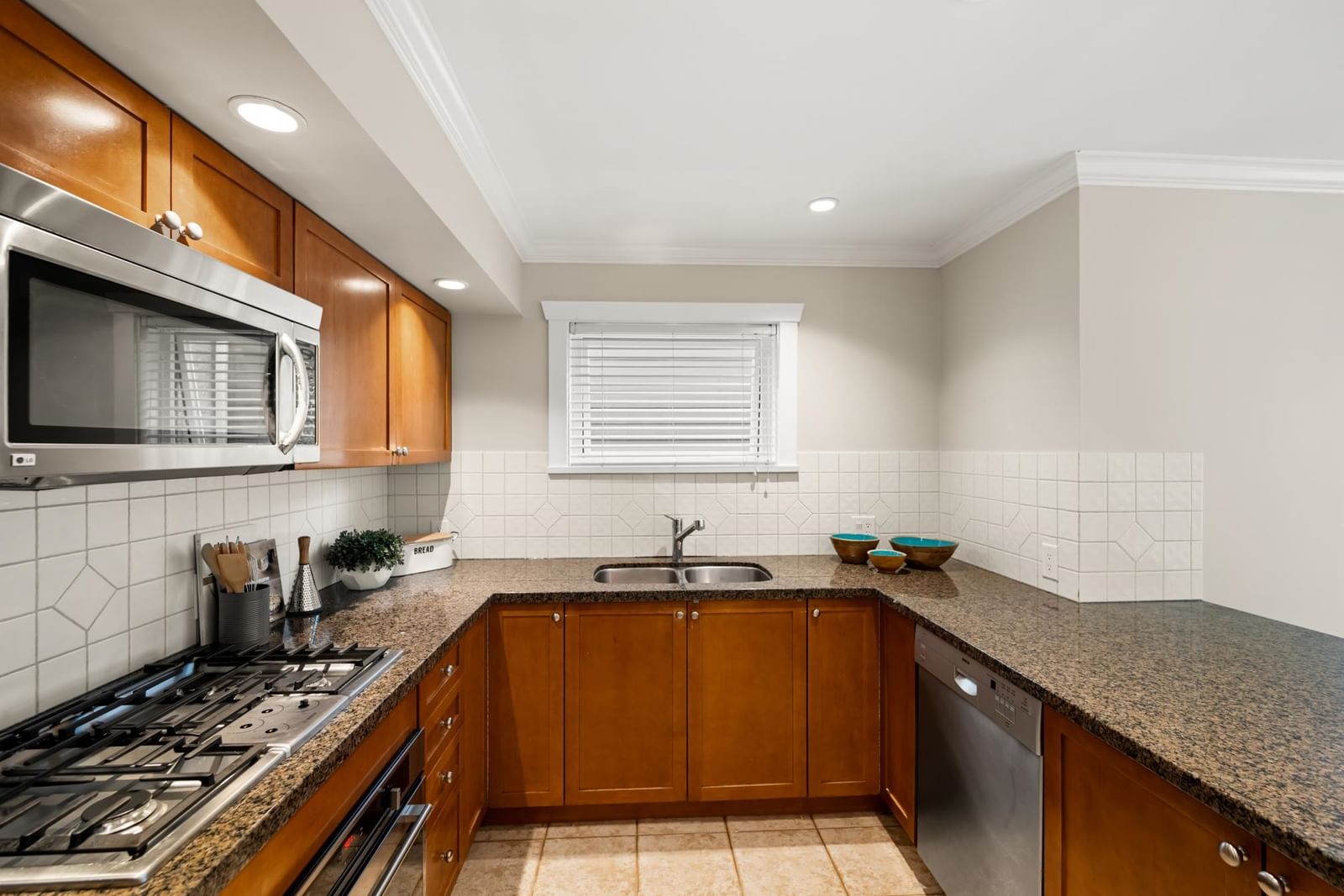 Listing Image 16