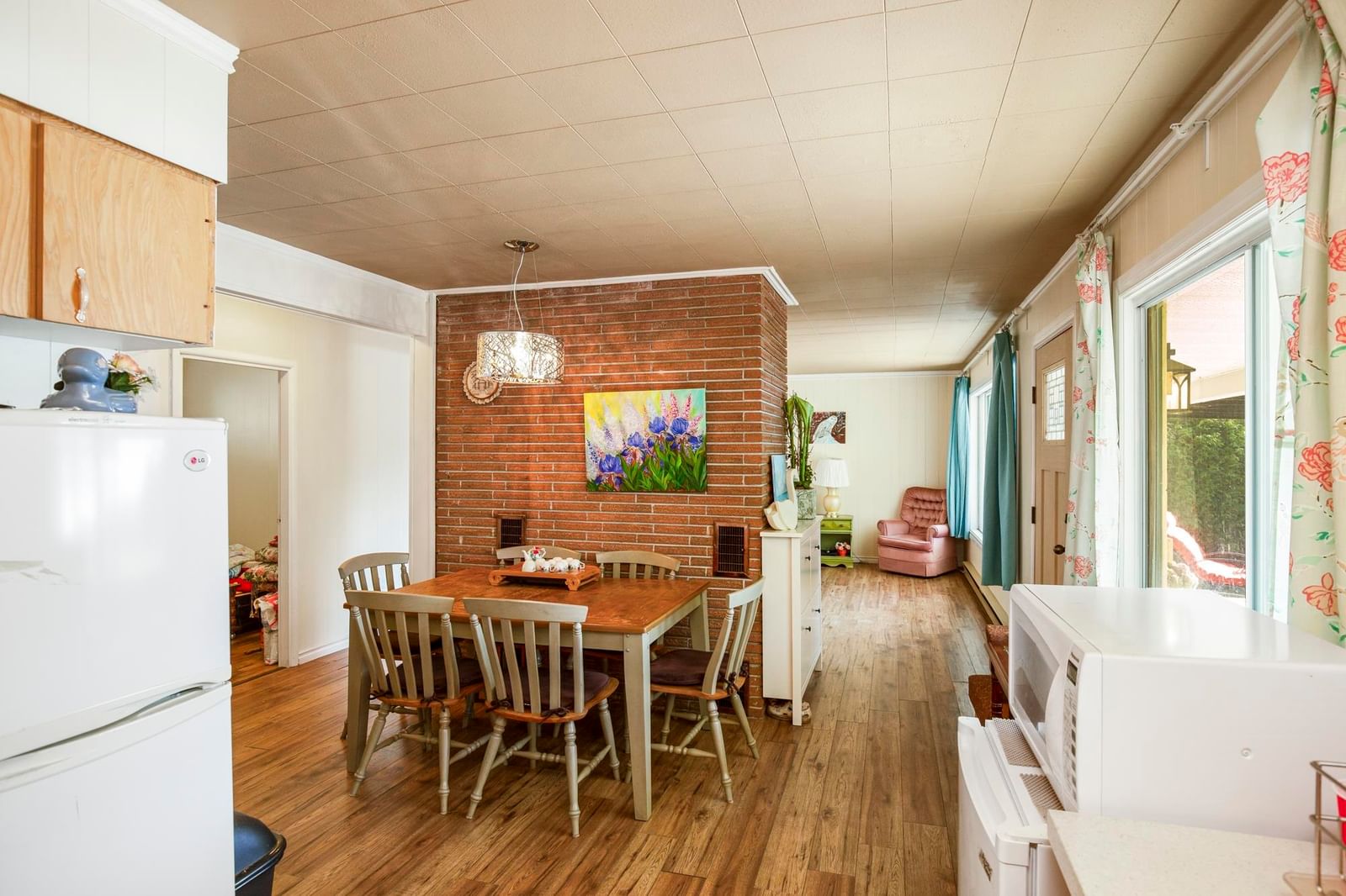 Listing Image 10