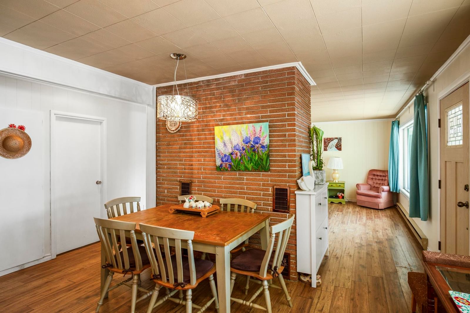 Listing Image 11