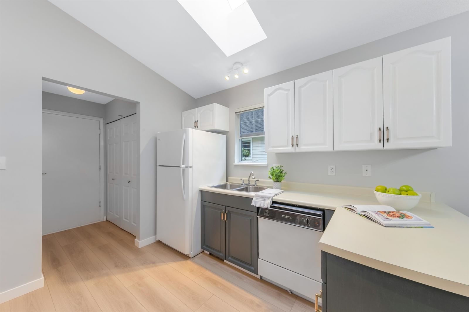 Listing Image 13