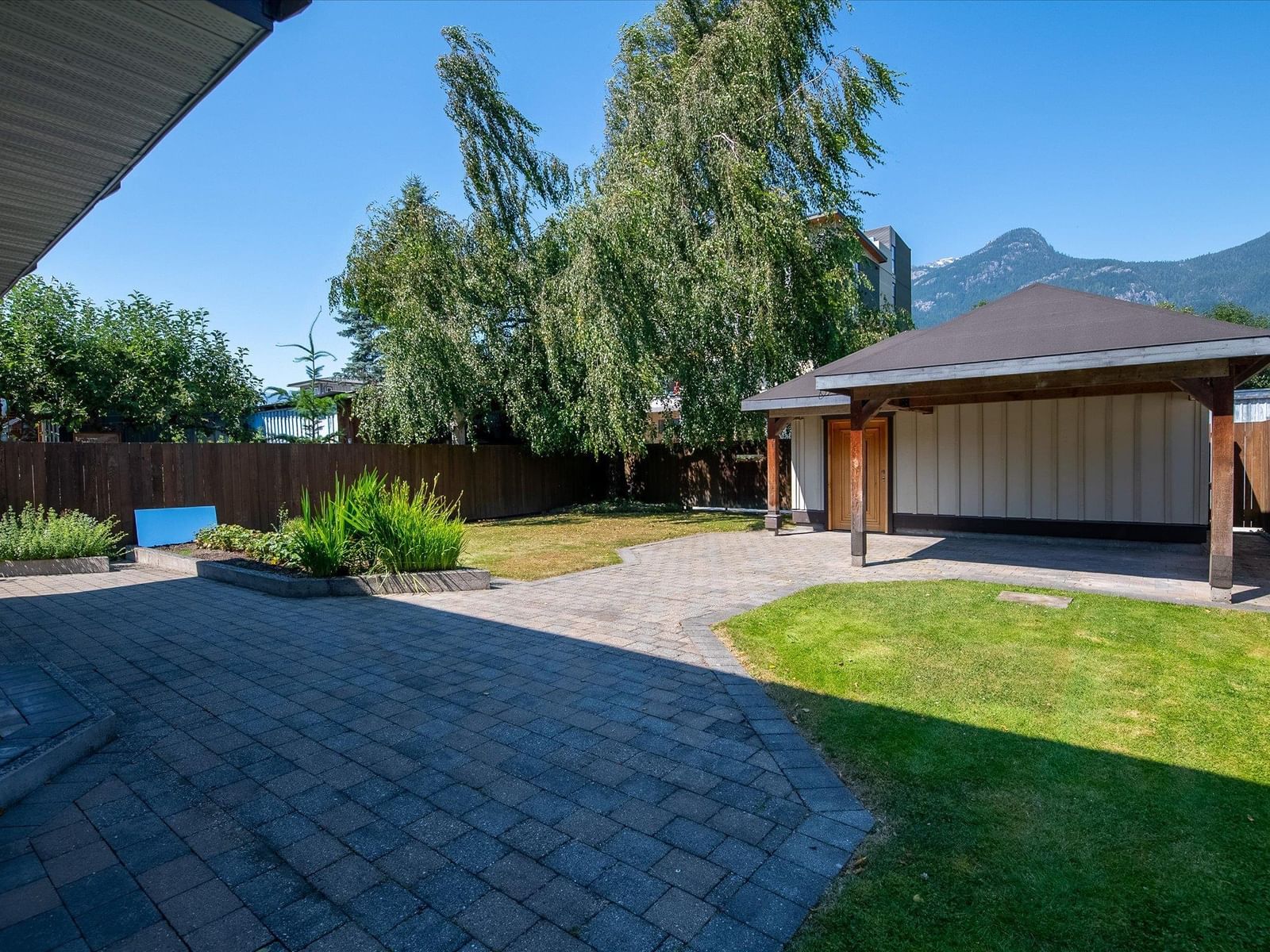 Listing Image 11