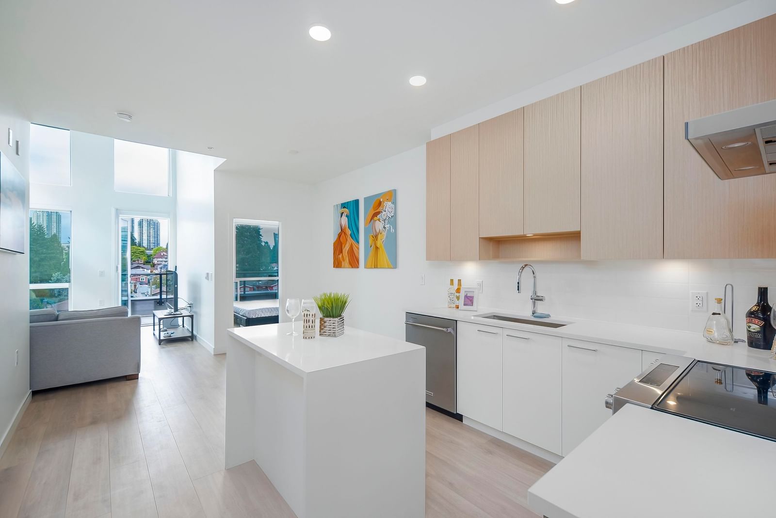 Listing Image 10
