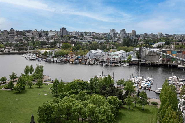 1602 - 583 Beach Crescent