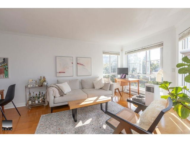 301 - 250 4th Street