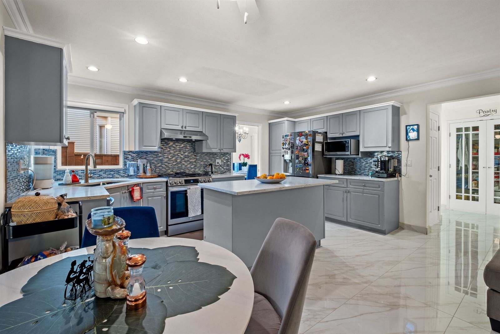 Listing Image 4