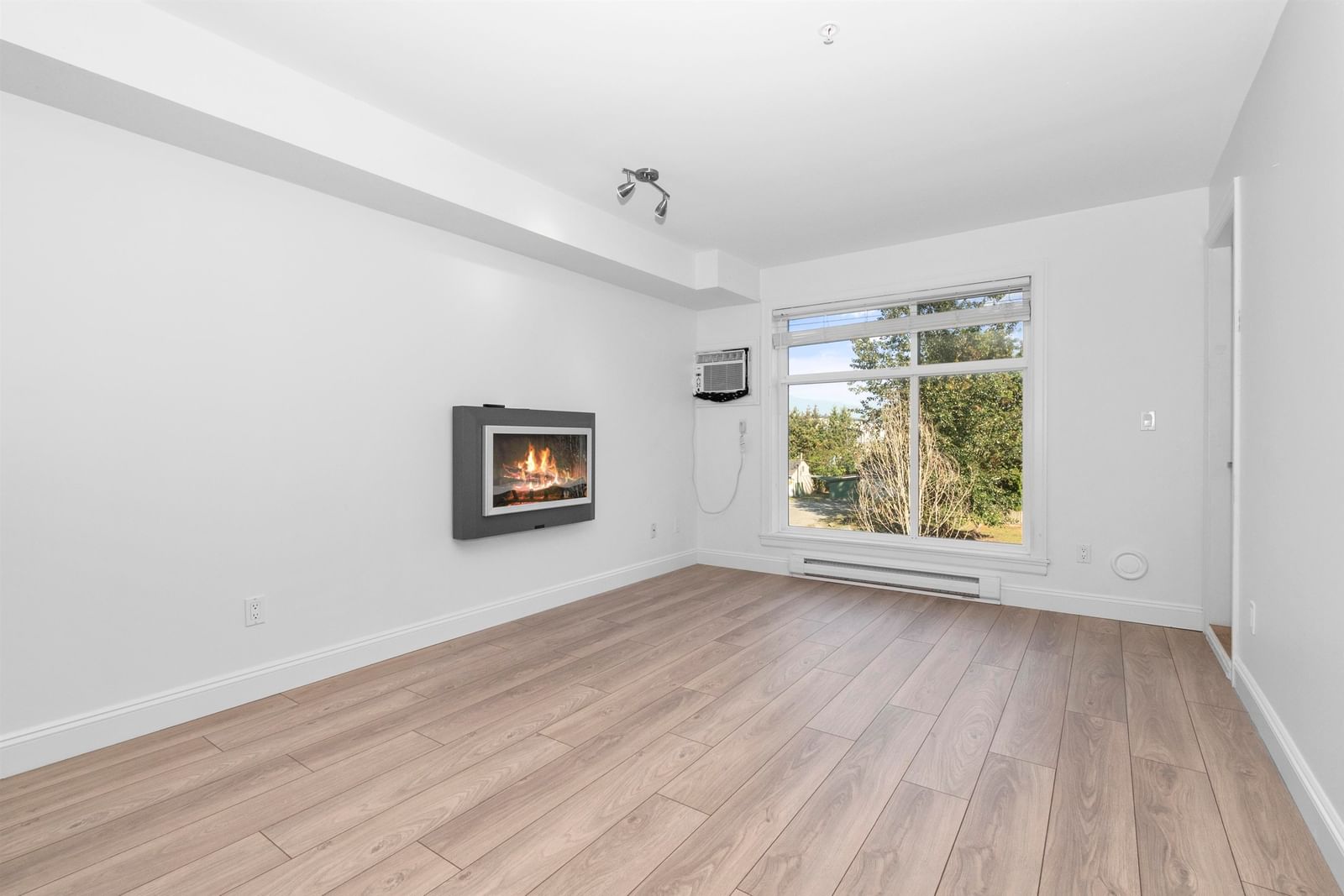 Listing Image 27