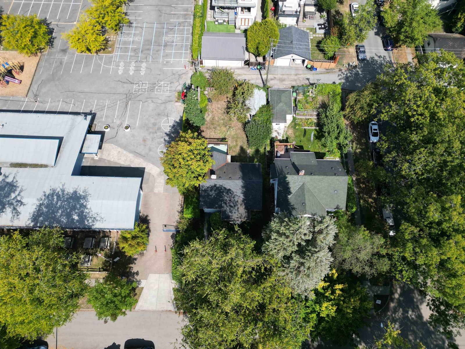 Listing Image 12