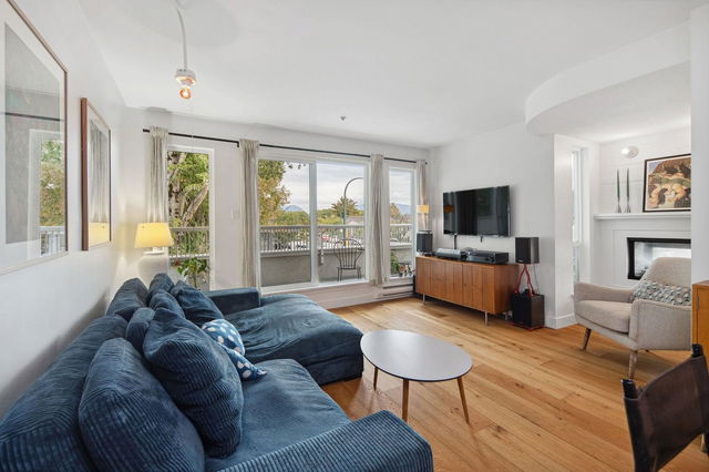 101 - 3909 Fraser Street