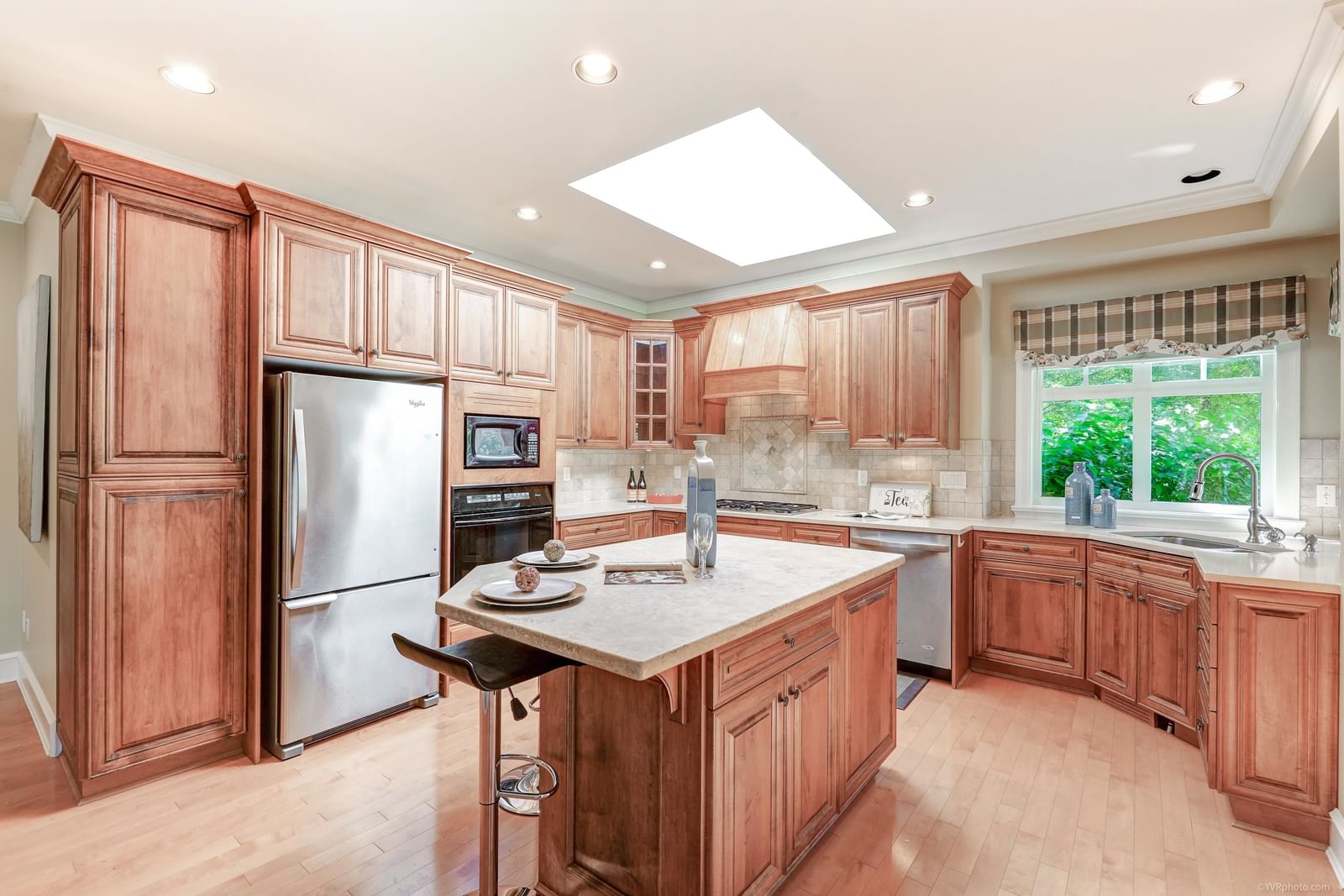 Listing Image 12