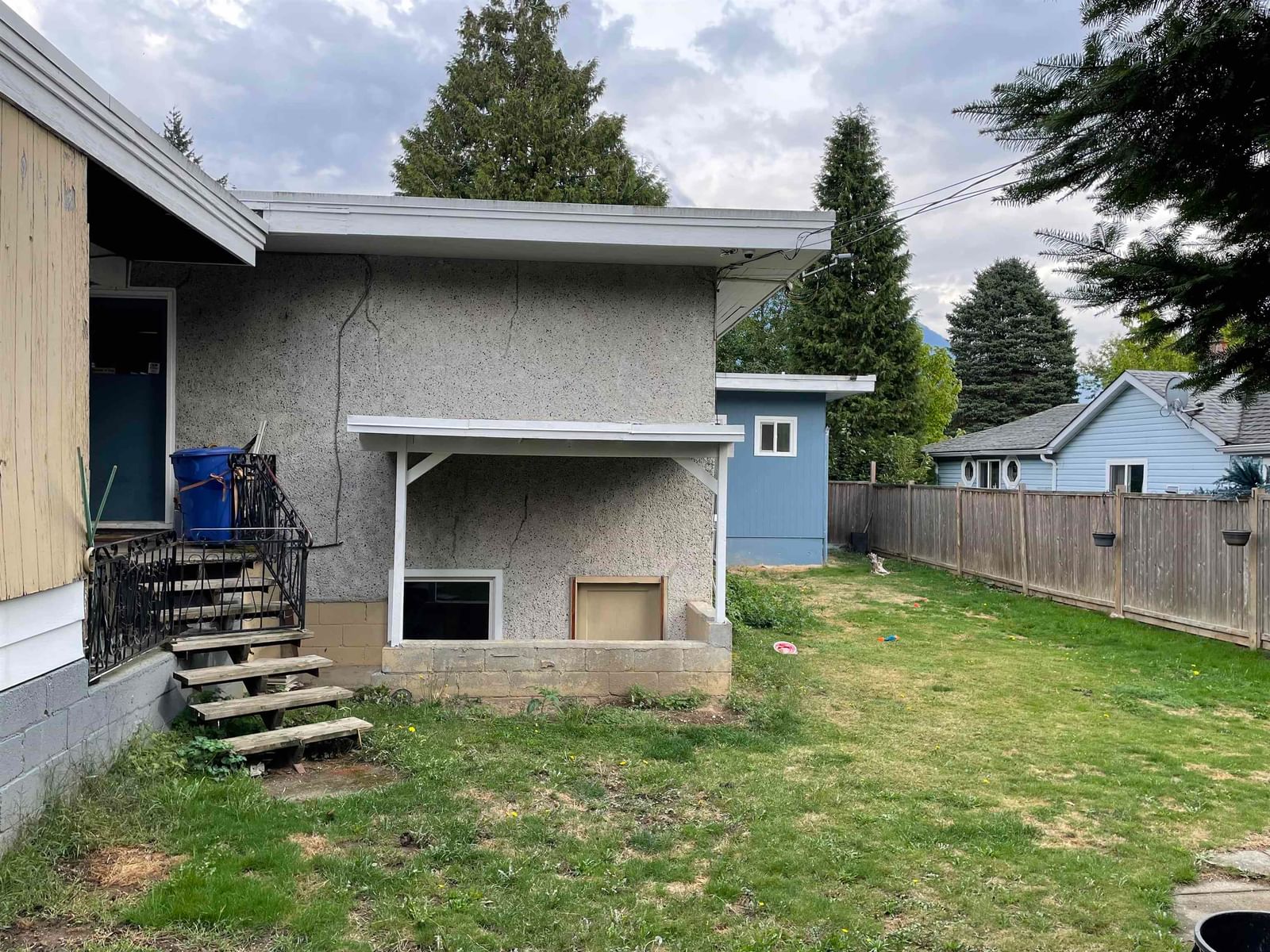 Listing Image 5