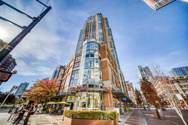 405 - 212 Davie Street