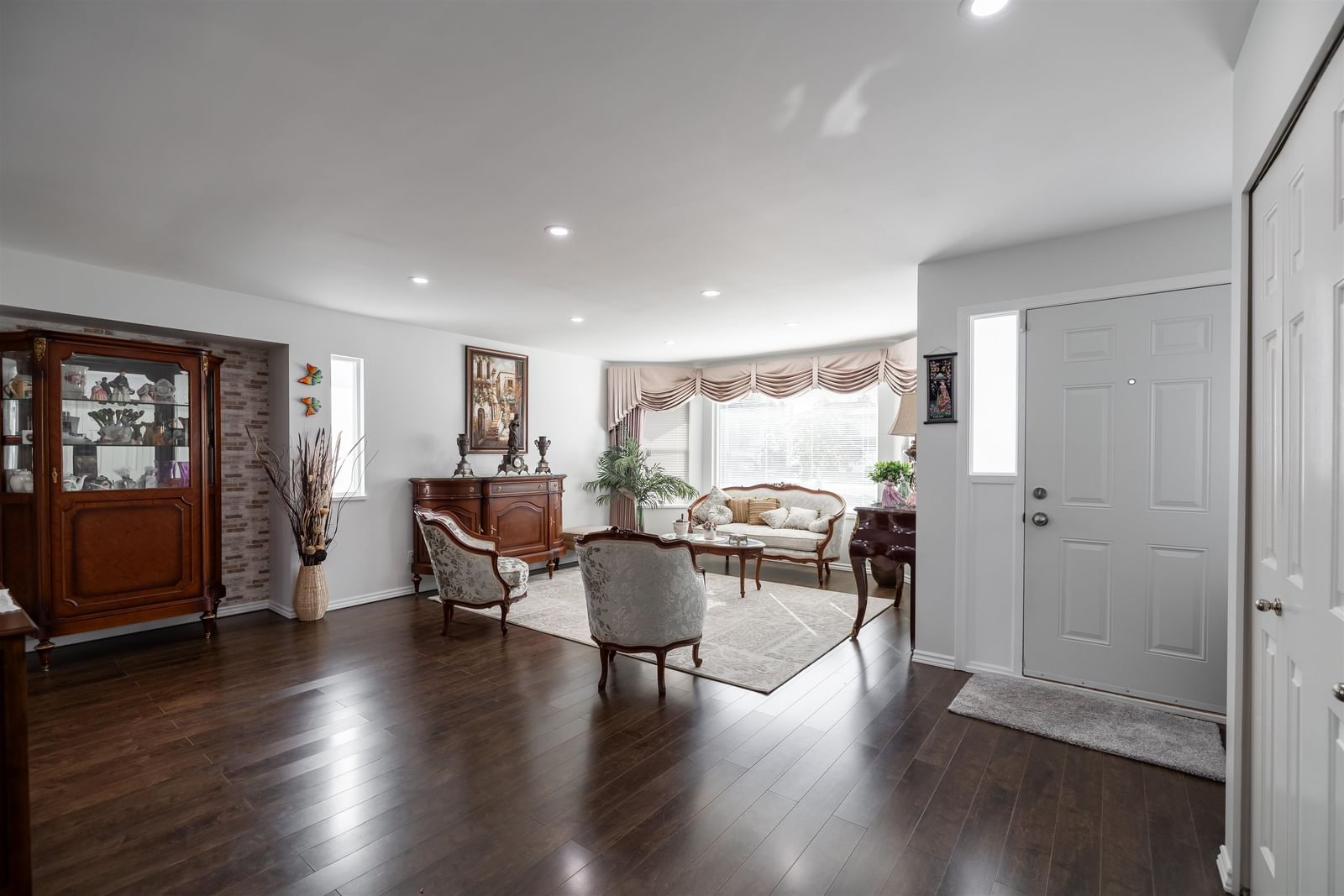 Listing Image 12
