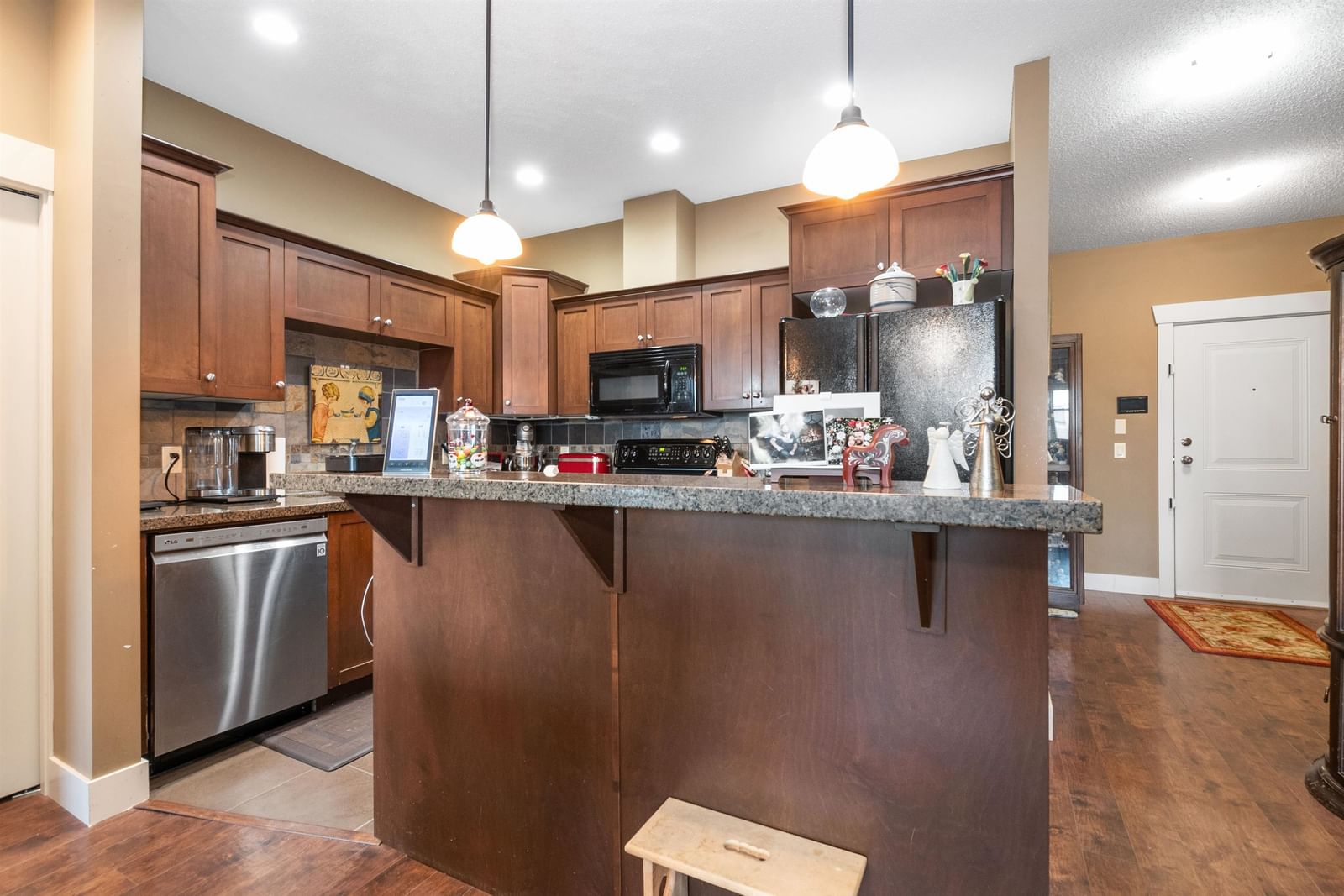 Listing Image 11