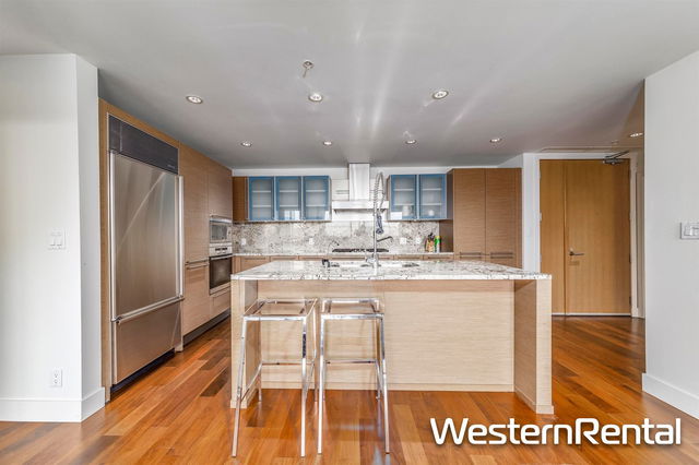1111 Alberni Street