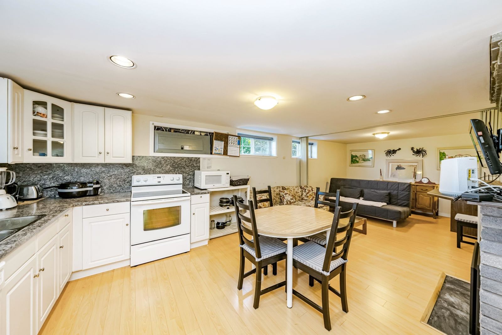 Listing Image 19