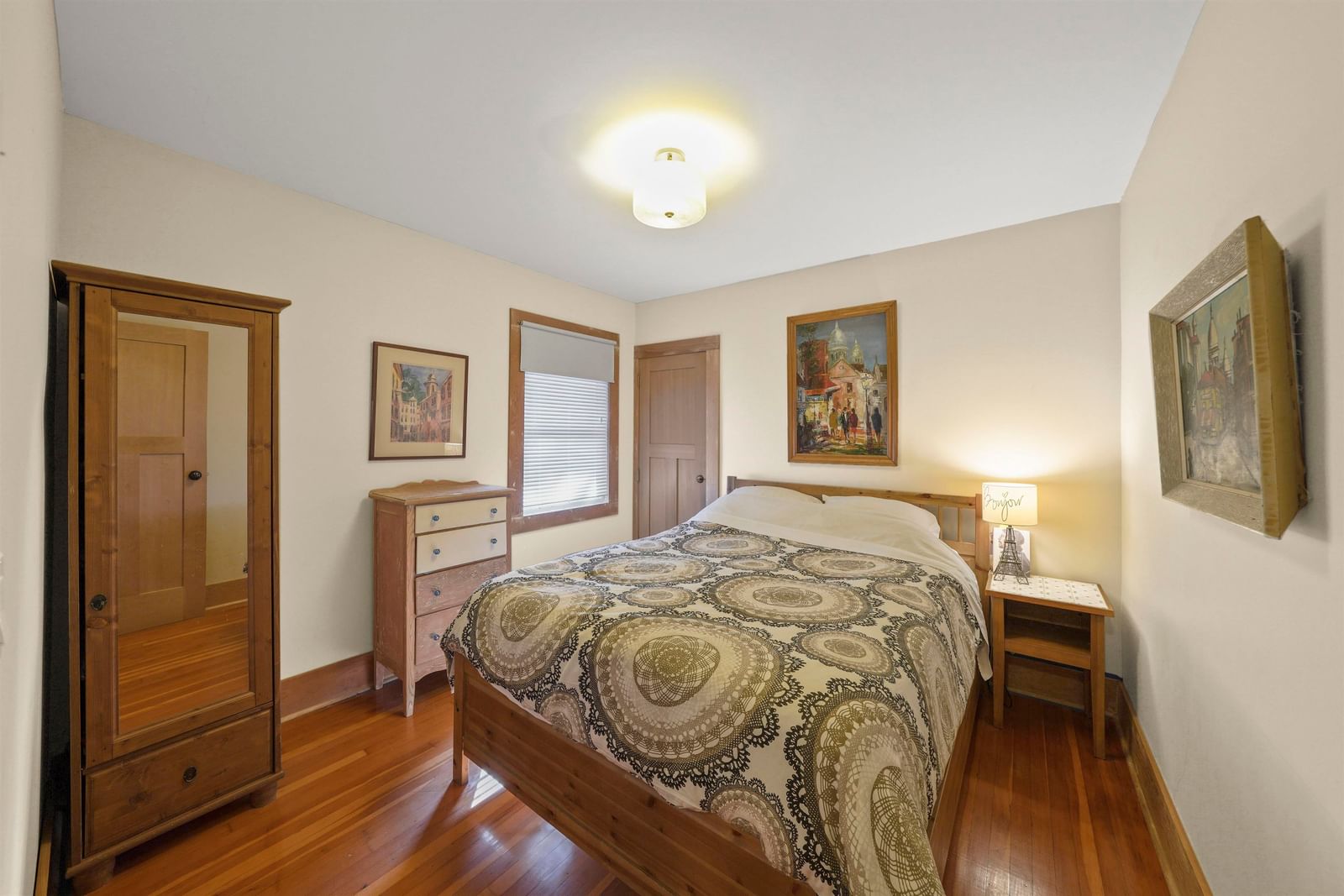 Listing Image 16