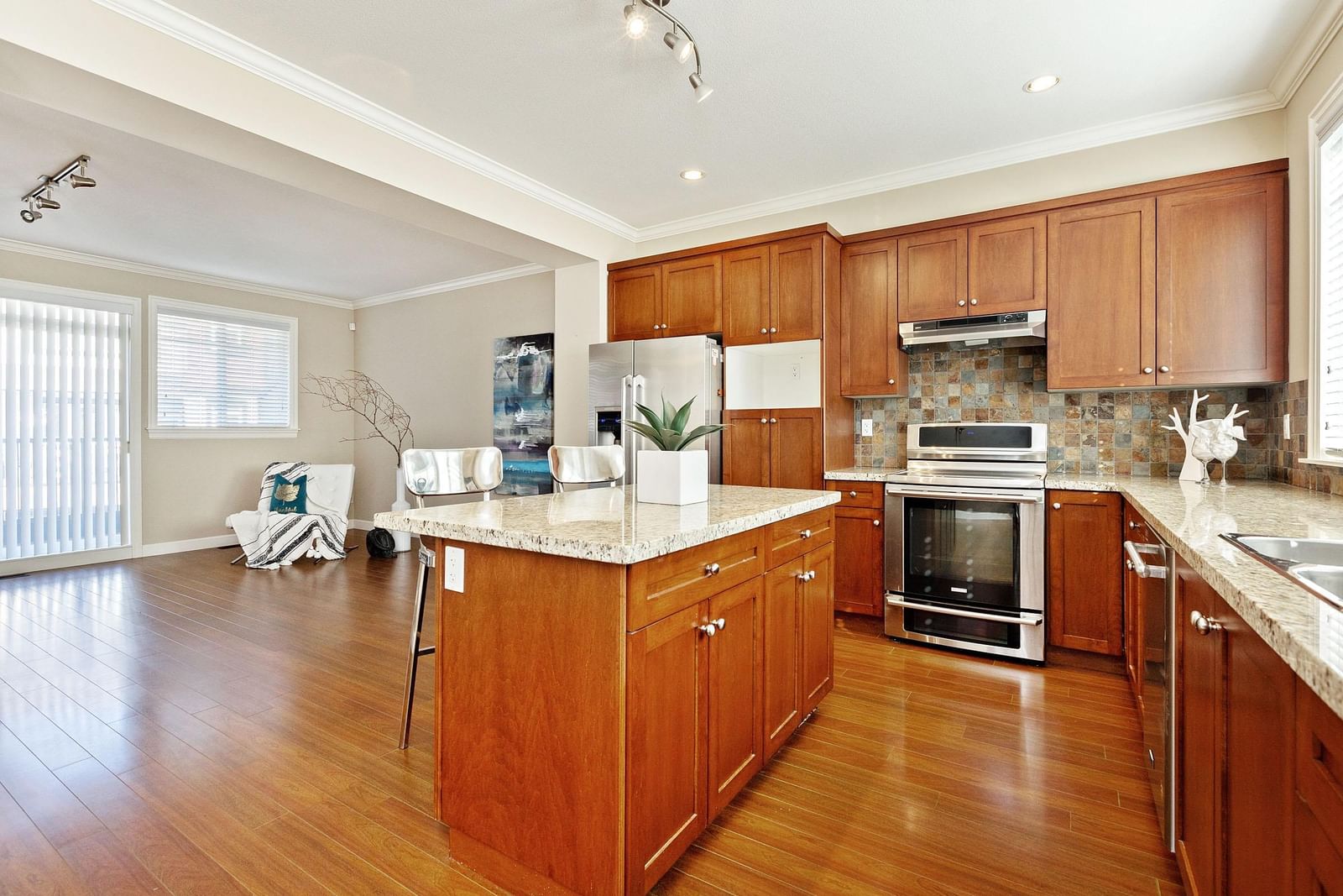 Listing Image 6