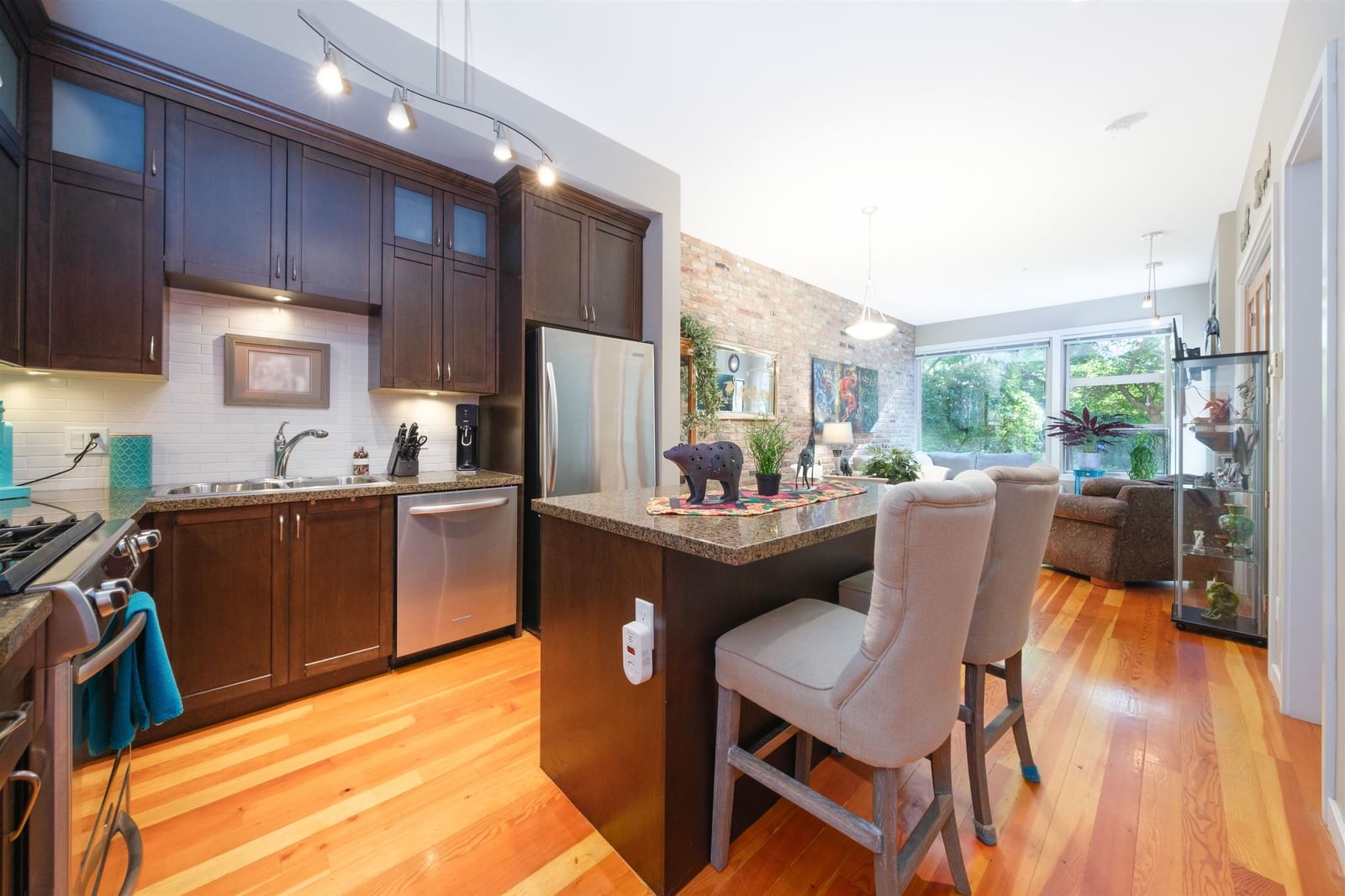 Listing Image 10