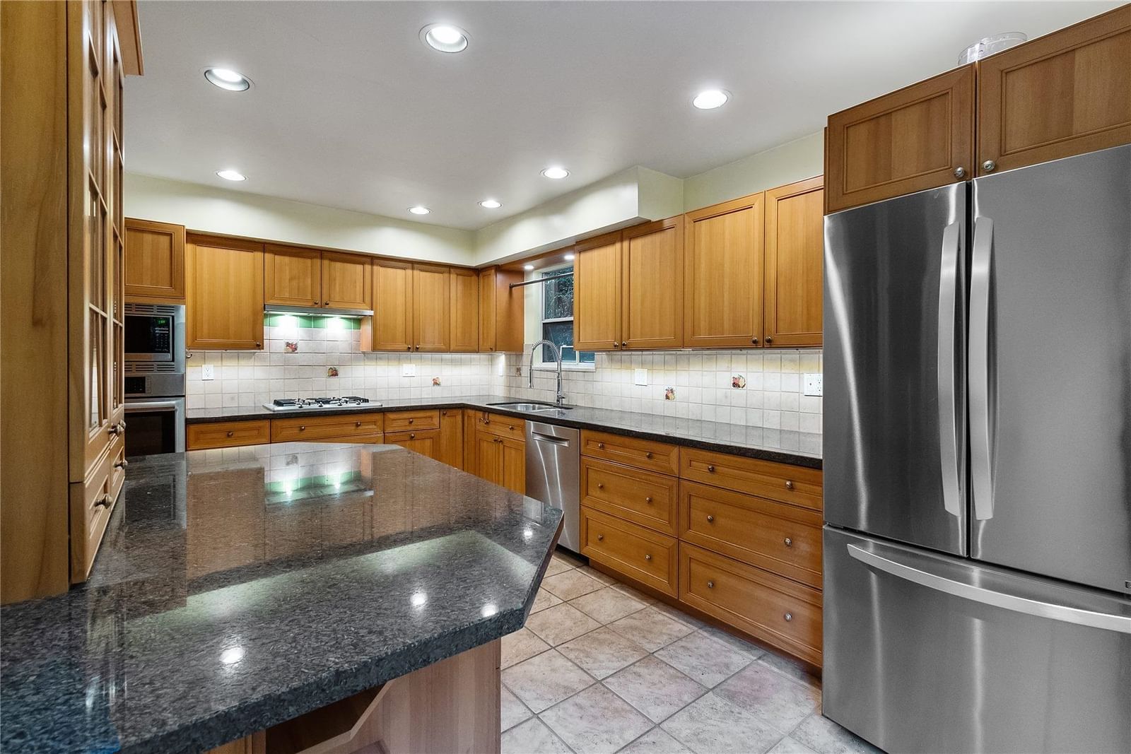 Listing Image 11