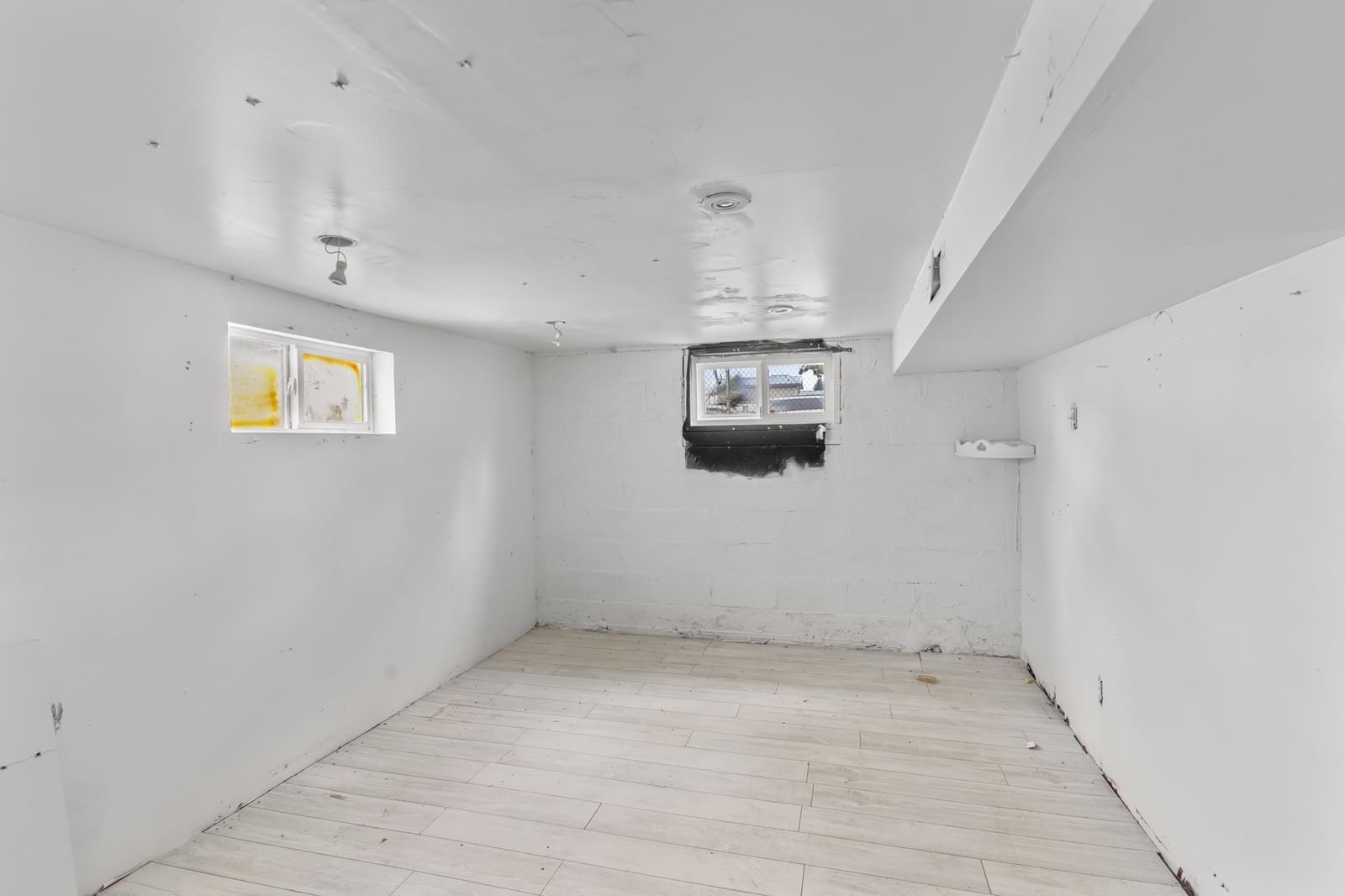 Listing Image 24