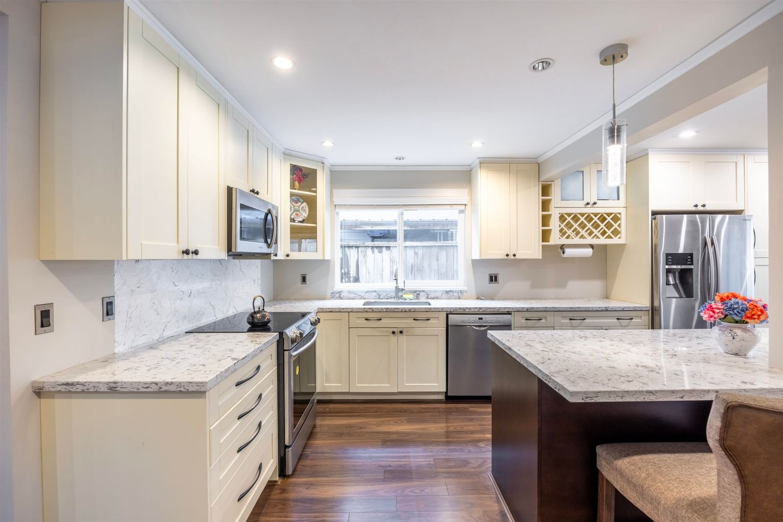 Listing Image 11