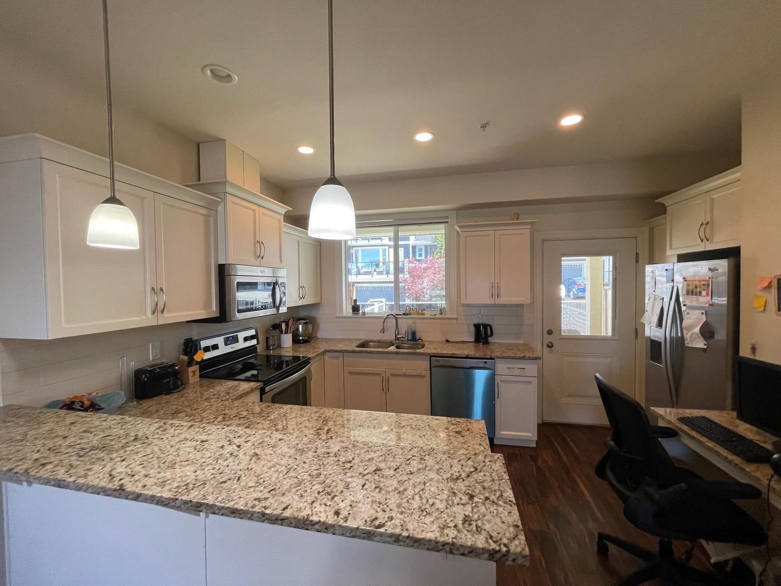 Listing Image 10