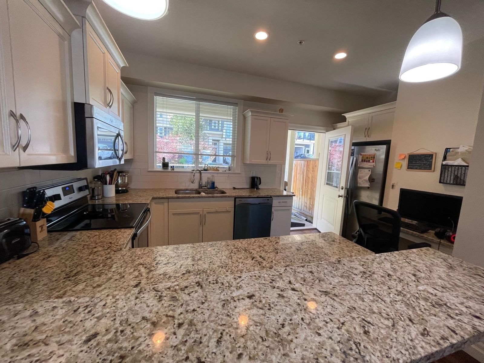 Listing Image 9
