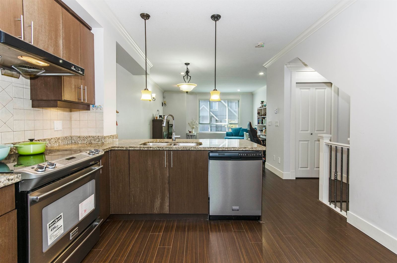 Listing Image 12