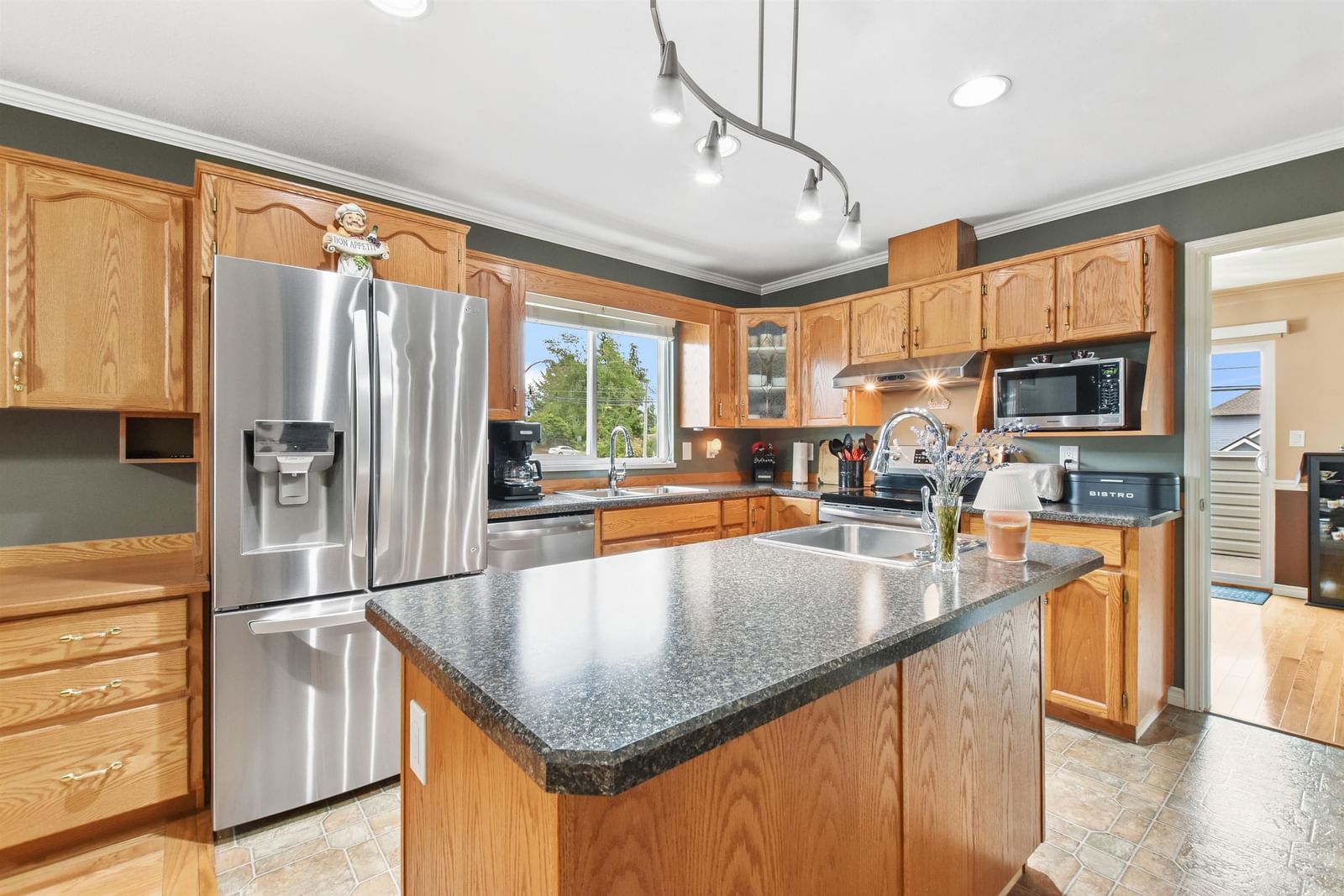 Listing Image 11