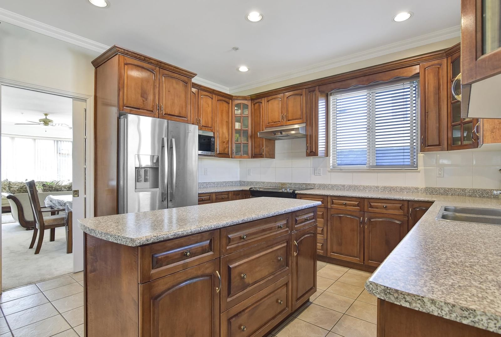 Listing Image 12