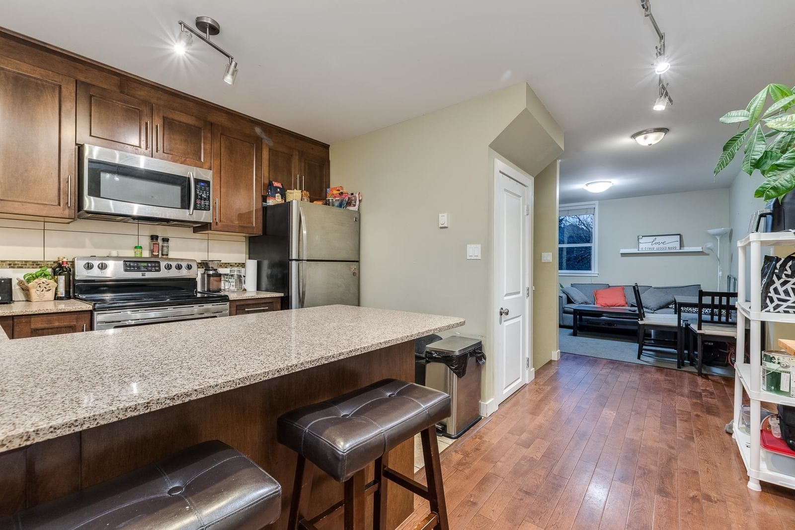 Listing Image 19