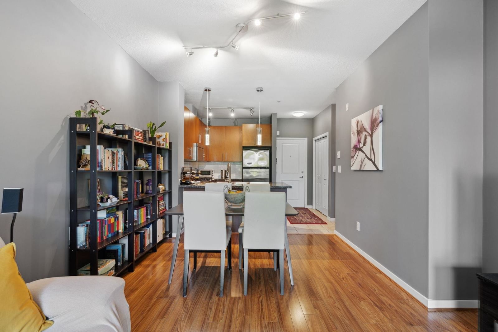 Listing Image 10