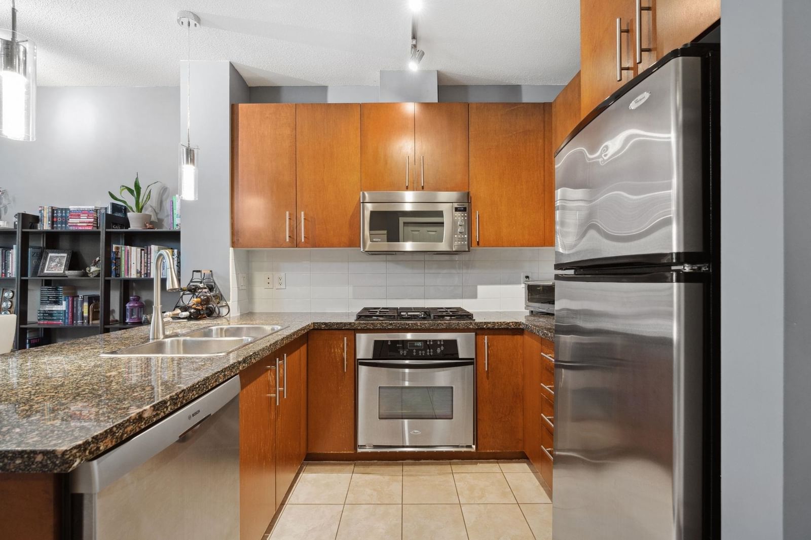 Listing Image 12