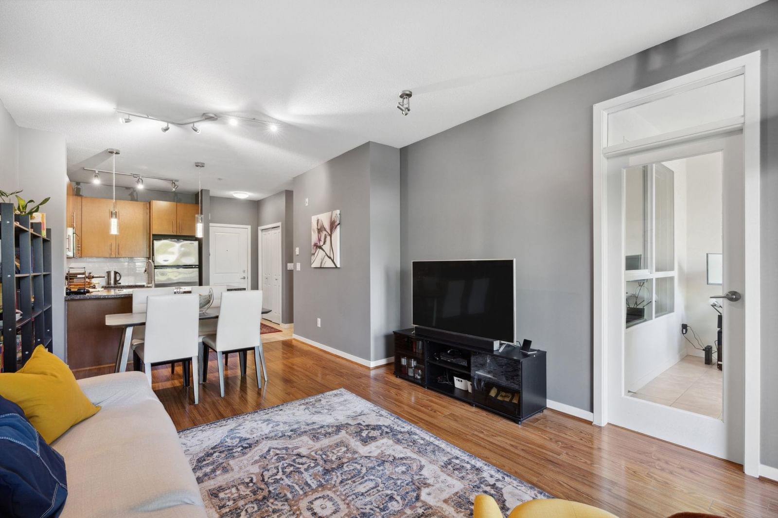 Listing Image 3