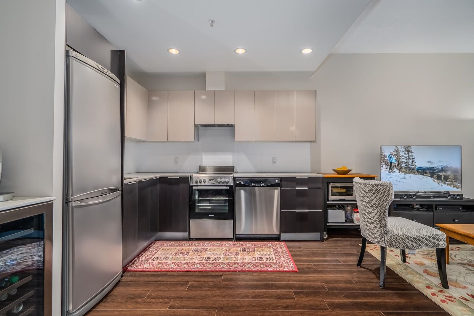Listing Image 10