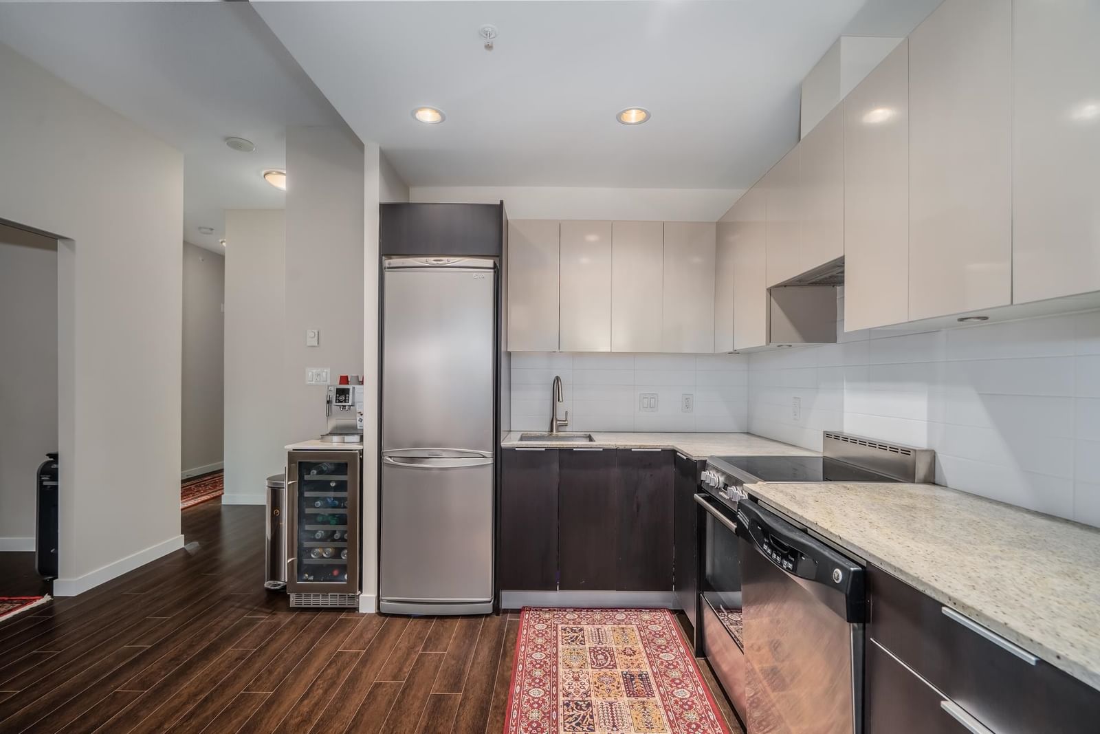 Listing Image 12