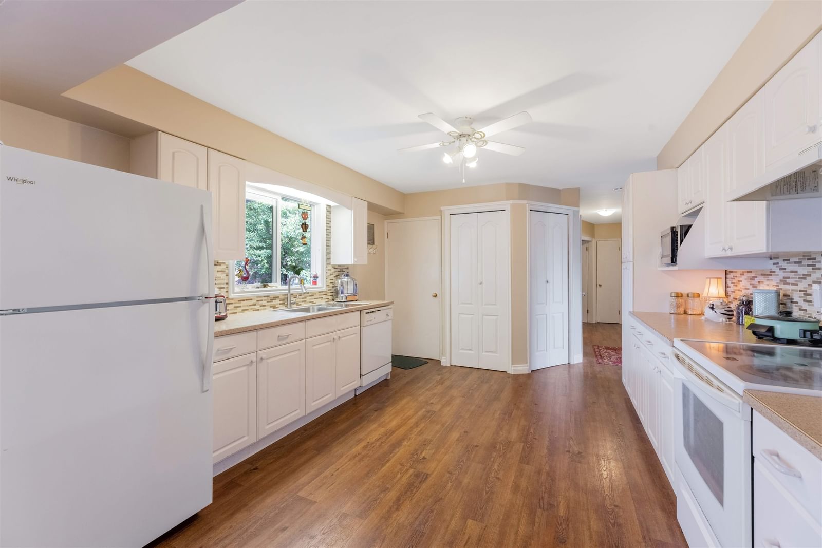 Listing Image 10