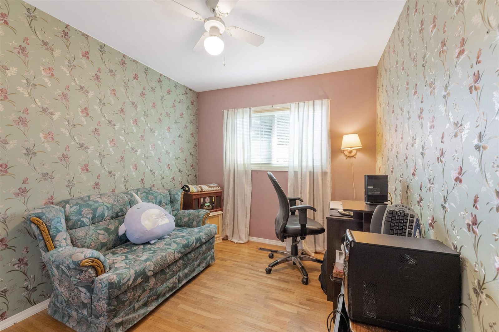 Listing Image 12