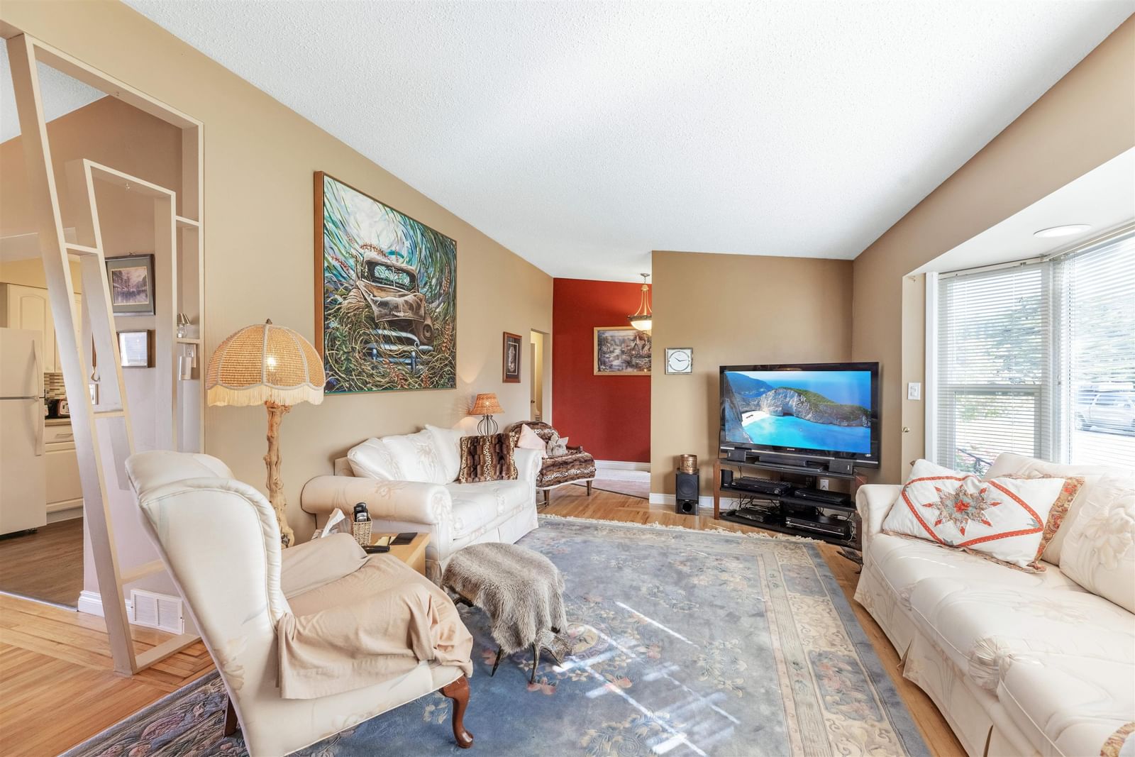 Listing Image 6