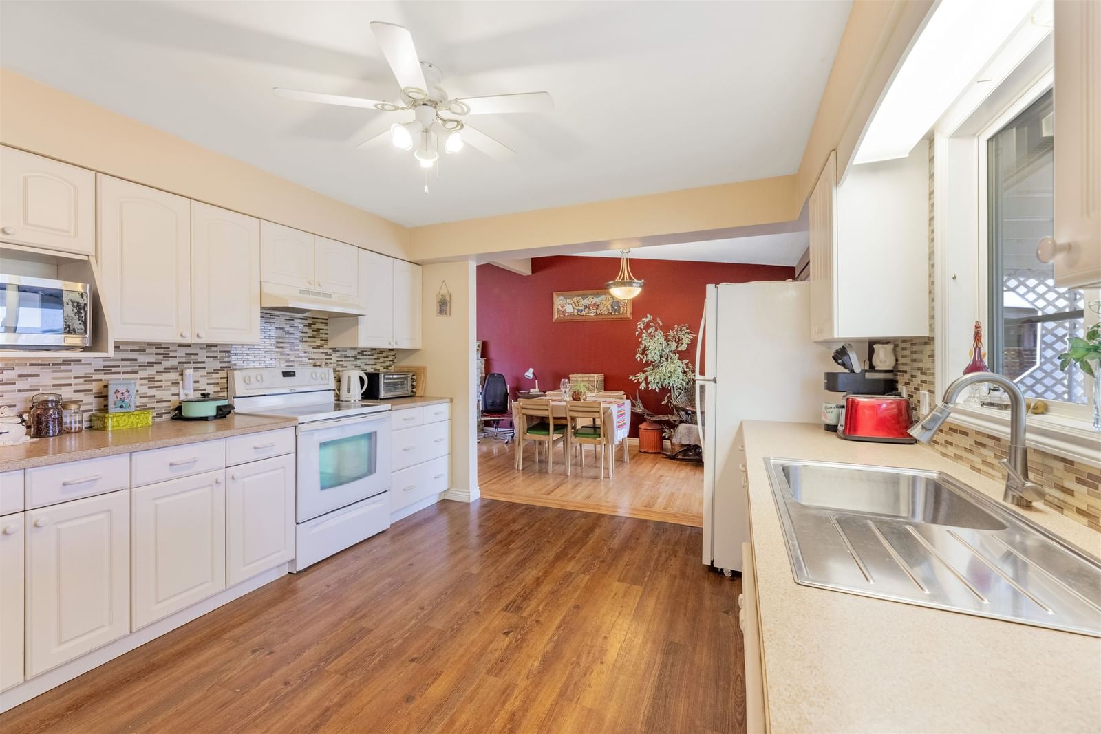 Listing Image 9