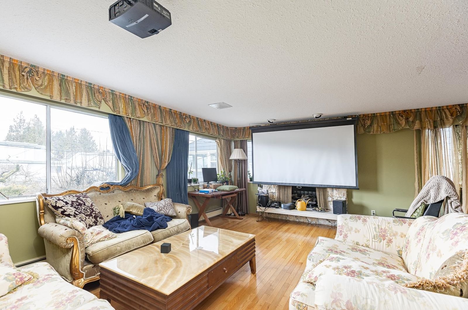 Listing Image 5