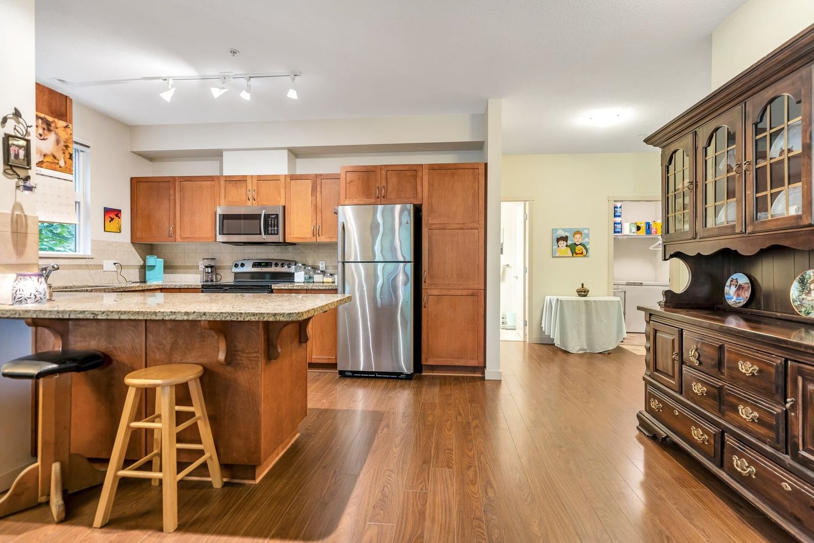 Listing Image 11
