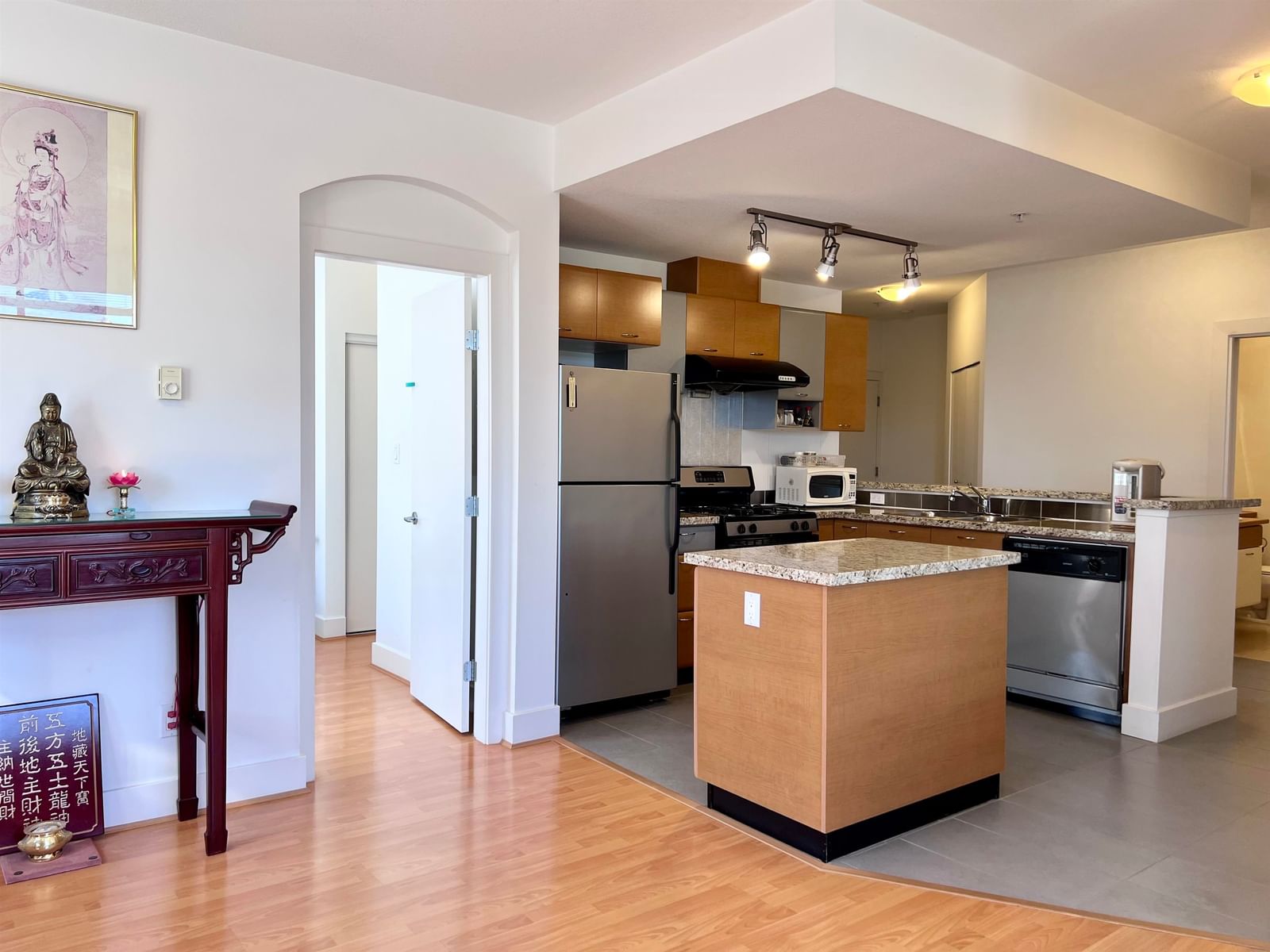 Listing Image 10