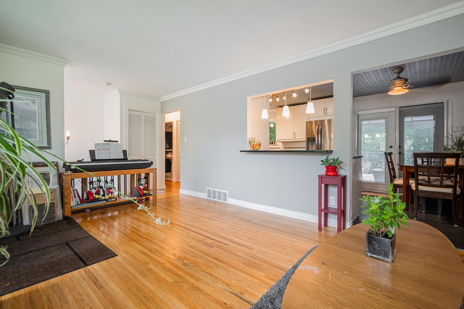 Listing Image 8