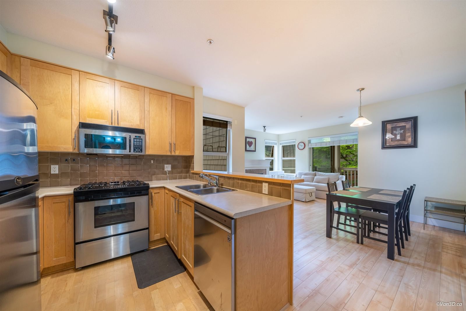 Listing Image 12