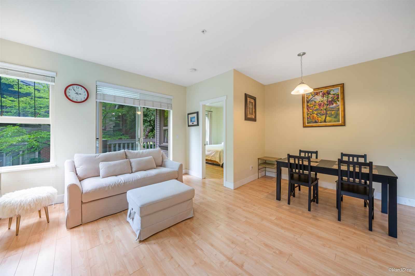 Listing Image 4